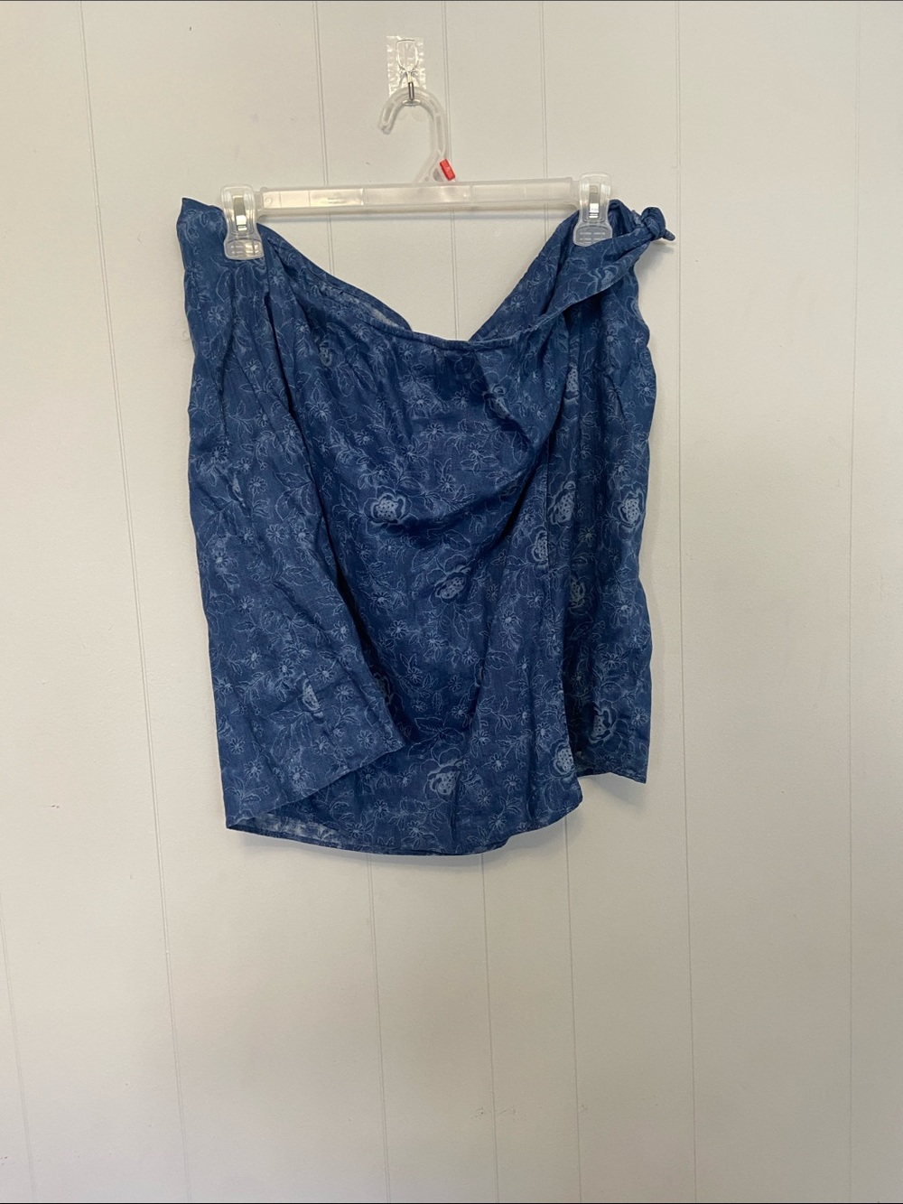 NWOT 100% linen Ralph Lauren Blue Floral Wrap skirt with White Print. Size 22